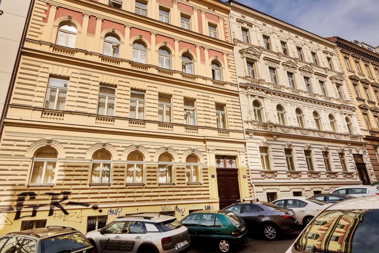 Apartment Halkova 5 *